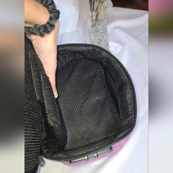 Tweed Locking Case 🔒 - Picture 9 of 10